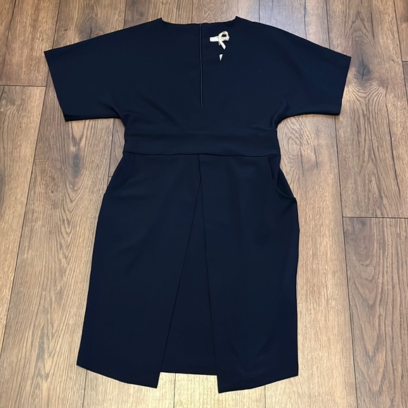 isabel by Rozarancio Dresses & Skirts - NWT Isabel by Rozarancio navy v neck dress